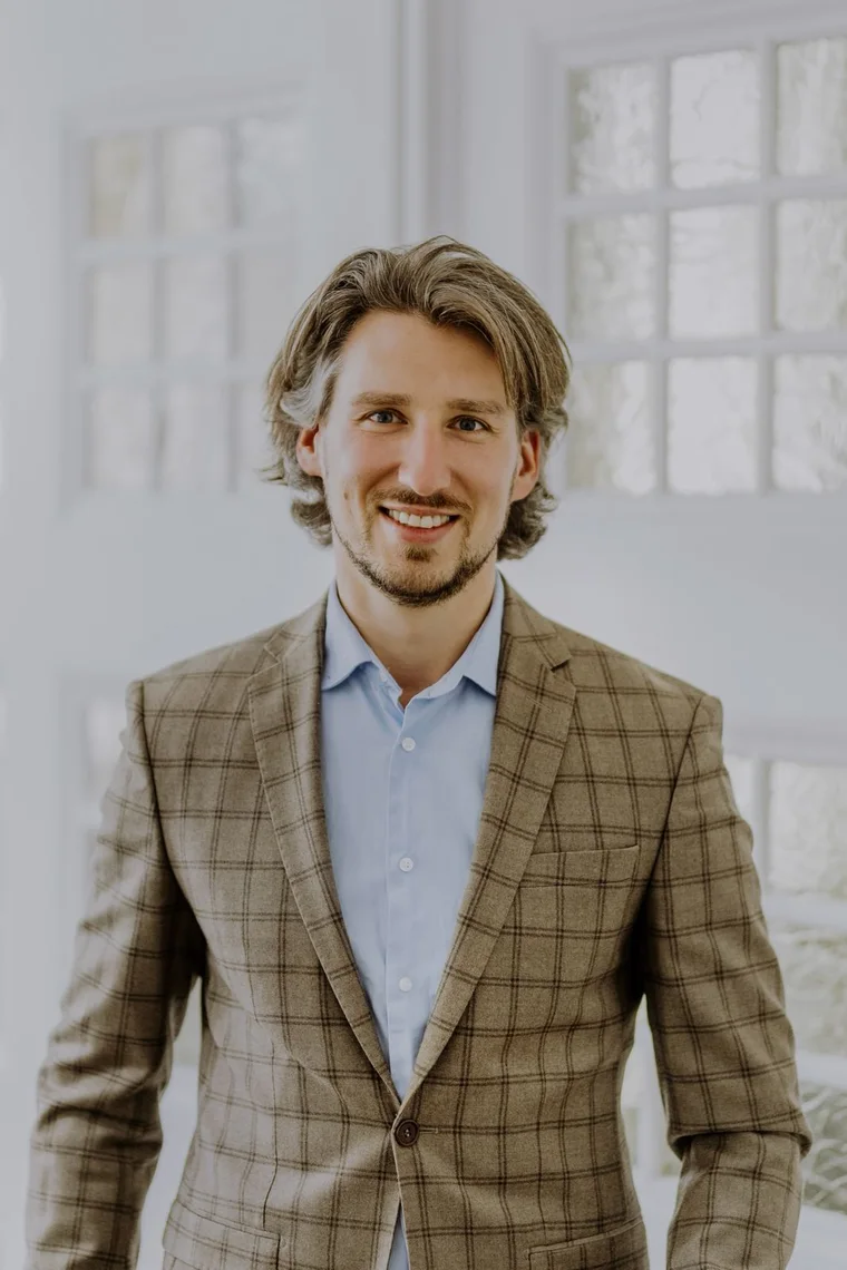 Alexander Medau, Immobilienfinanzierer