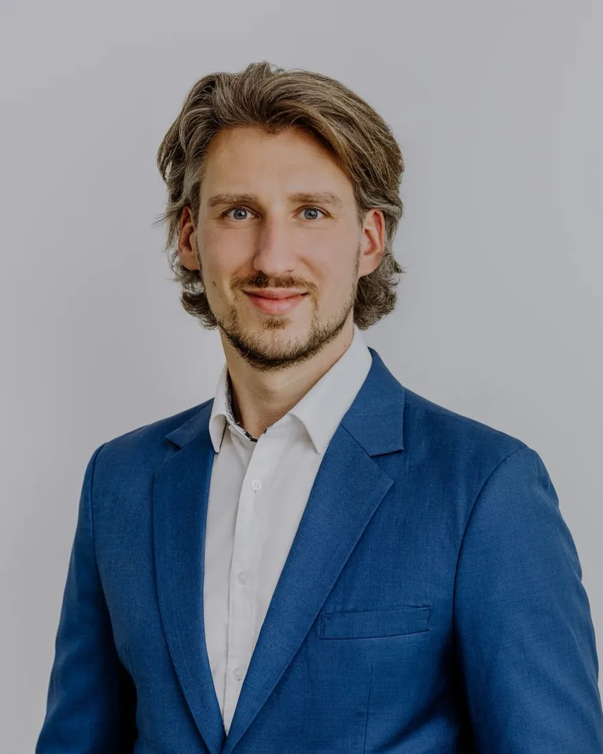 Alexander Medau, Immobilienfinanzierer